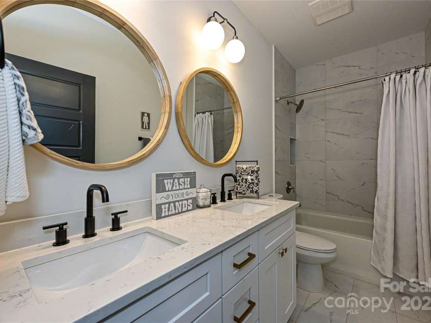 651 Tennyson Drive, Charlotte, NC 28208.  MLS# CAR4281967, YatesRealty ID 32380. 