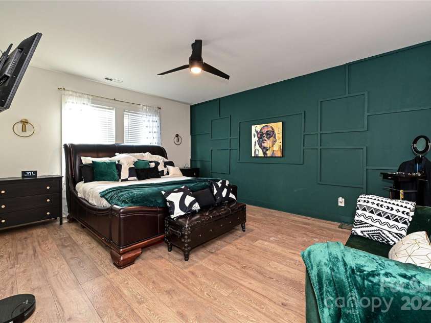 651 Tennyson Drive, Charlotte, NC 28208.  MLS# CAR4281967, YatesRealty ID 32380. 