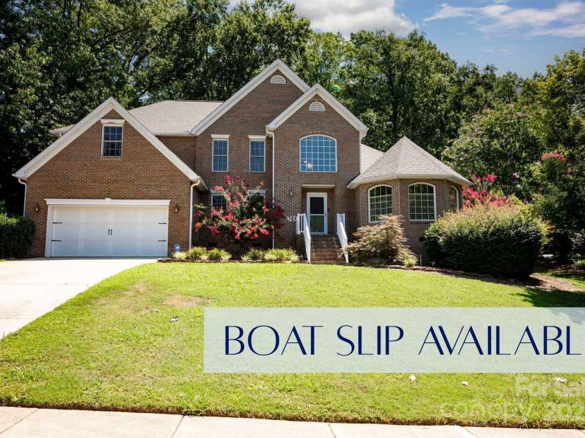 2624 Mt Isle Harbor Drive, Charlotte, NC 28214.  MLS# CAR4283520, YatesRealty ID 32381. 
