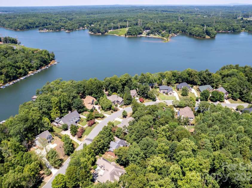 2624 Mt Isle Harbor Drive, Charlotte, NC 28214.  MLS# CAR4283520, YatesRealty ID 32381. 