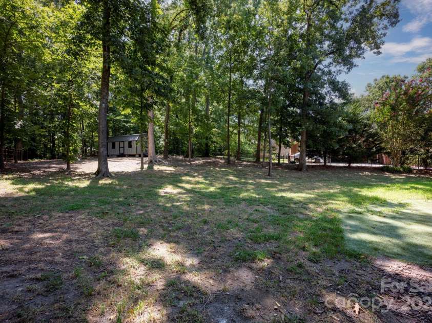 2624 Mt Isle Harbor Drive, Charlotte, NC 28214.  MLS# CAR4283520, YatesRealty ID 32381. 