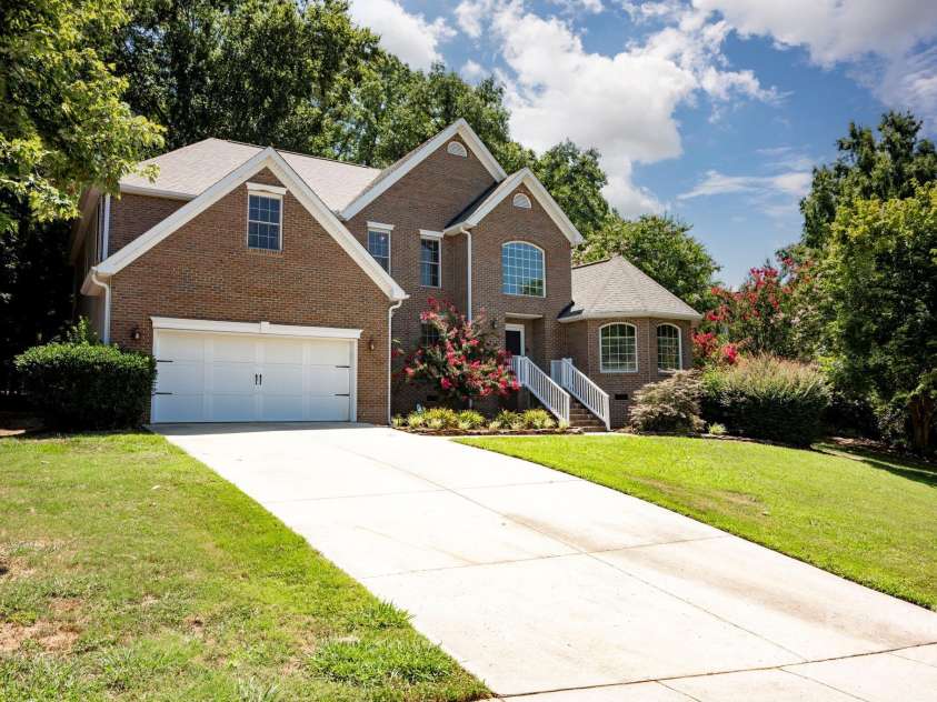 2624 Mt Isle Harbor Drive, Charlotte, NC 28214.  MLS# CAR4283520, YatesRealty ID 32381. 