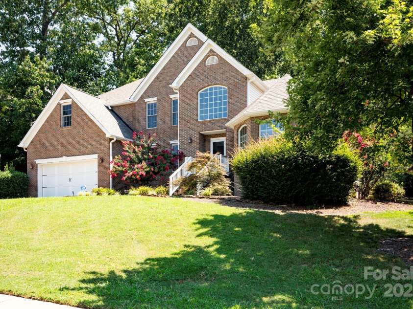 2624 Mt Isle Harbor Drive, Charlotte, NC 28214.  MLS# CAR4283520, YatesRealty ID 32381. Front of Home