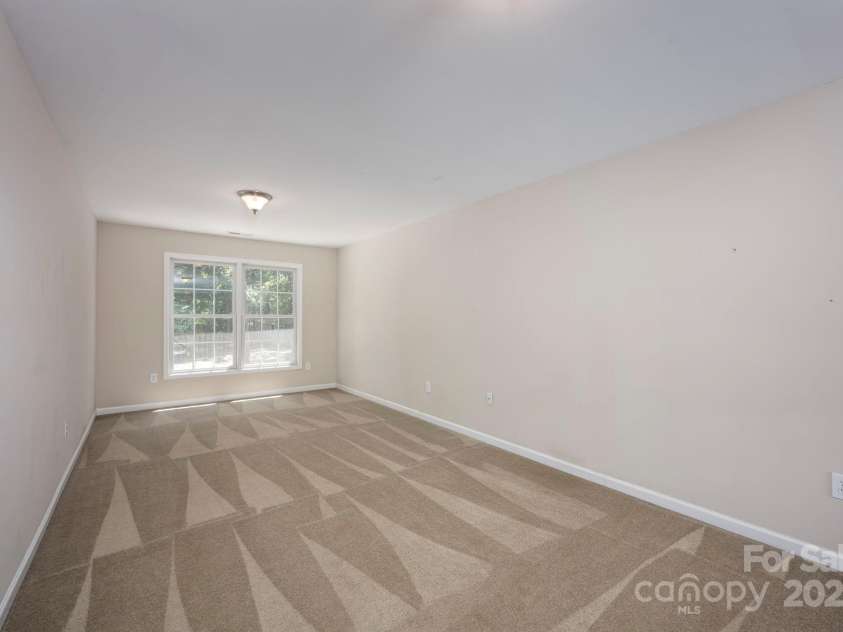 2624 Mt Isle Harbor Drive, Charlotte, NC 28214.  MLS# CAR4283520, YatesRealty ID 32381. Large Loft