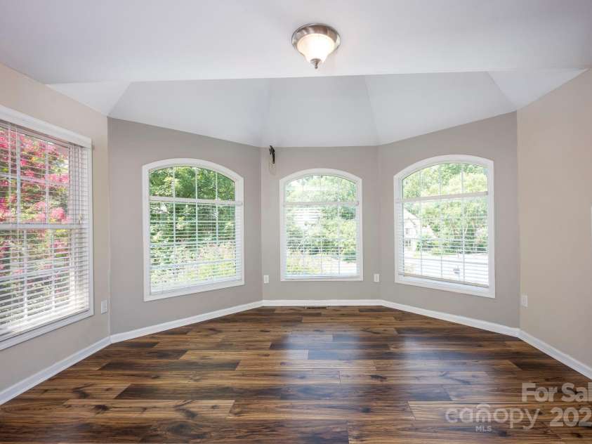 2624 Mt Isle Harbor Drive, Charlotte, NC 28214.  MLS# CAR4283520, YatesRealty ID 32381. Large Office/Flex Room on Main Level