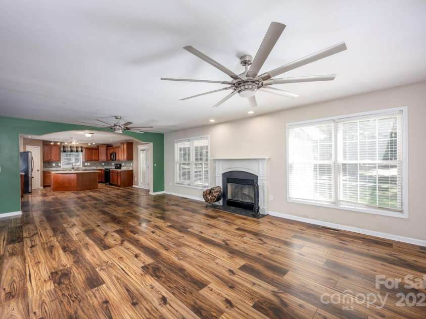 2624 Mt Isle Harbor Drive, Charlotte, NC 28214.  MLS# CAR4283520, YatesRealty ID 32381. Living Room