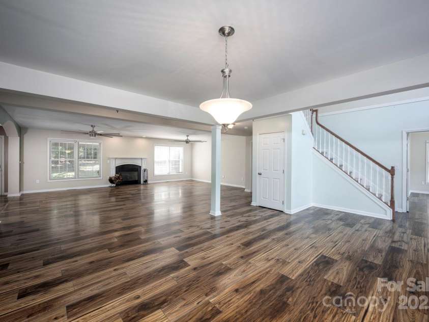 2624 Mt Isle Harbor Drive, Charlotte, NC 28214.  MLS# CAR4283520, YatesRealty ID 32381. Open Concept