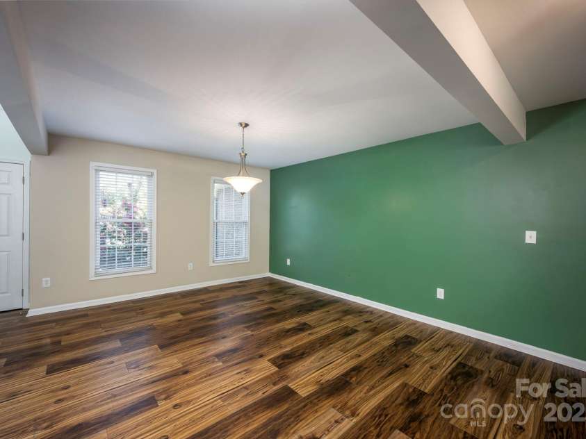 2624 Mt Isle Harbor Drive, Charlotte, NC 28214.  MLS# CAR4283520, YatesRealty ID 32381. Open Concept Dining