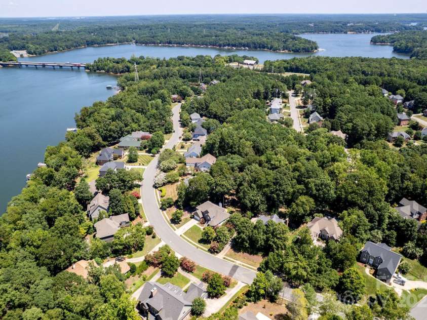 2624 Mt Isle Harbor Drive, Charlotte, NC 28214.  MLS# CAR4283520, YatesRealty ID 32381. Waterfront Community