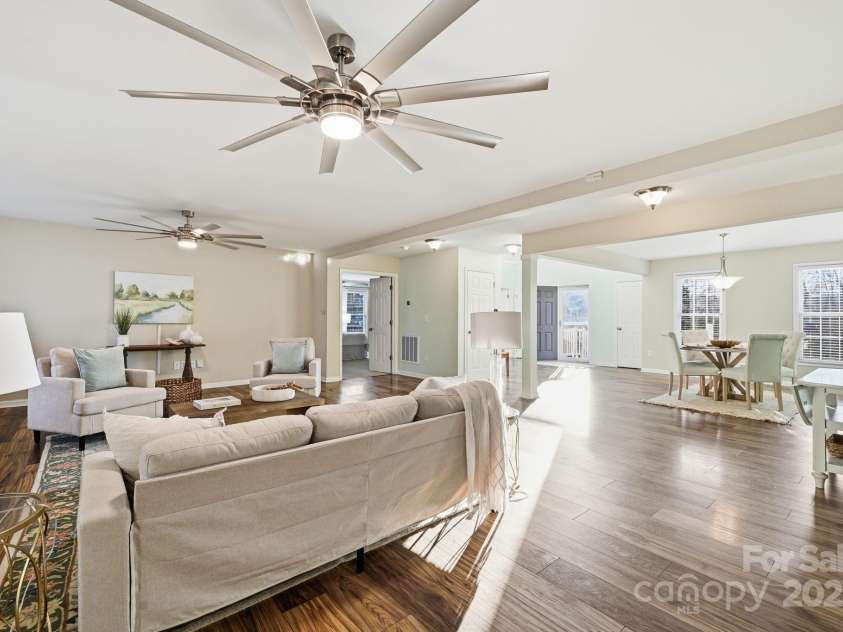 2624 Mt Isle Harbor Drive, Charlotte, NC 28214.  MLS# CAR4327624, YatesRealty ID 32381. 