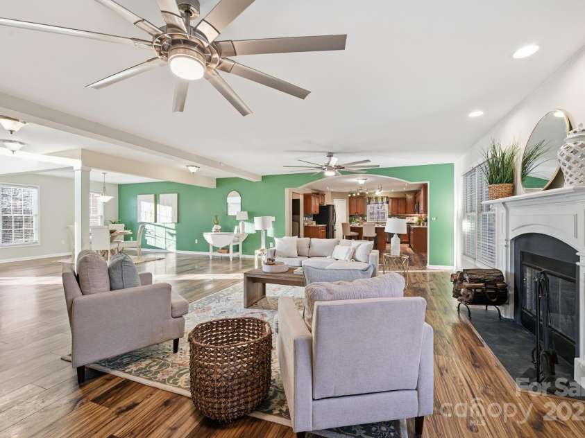 2624 Mt Isle Harbor Drive, Charlotte, NC 28214.  MLS# CAR4327624, YatesRealty ID 32381. 