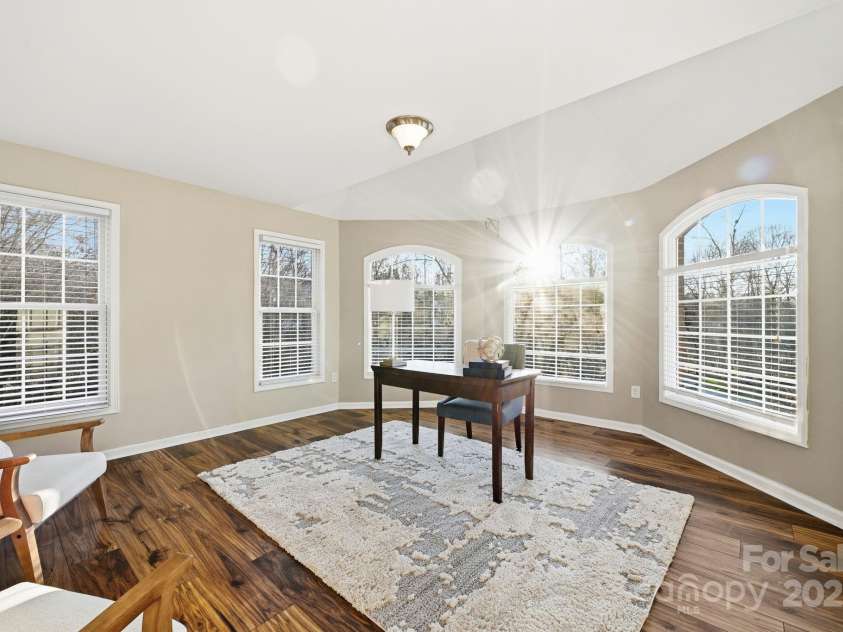 2624 Mt Isle Harbor Drive, Charlotte, NC 28214.  MLS# CAR4327624, YatesRealty ID 32381. 