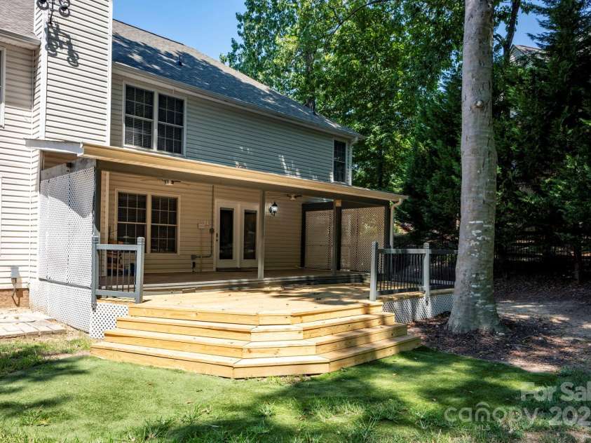 2624 Mt Isle Harbor Drive, Charlotte, NC 28214.  MLS# CAR4327624, YatesRealty ID 32381. 