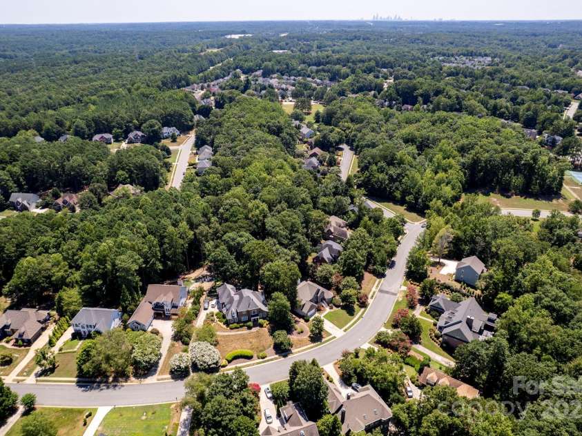2624 Mt Isle Harbor Drive, Charlotte, NC 28214.  MLS# CAR4327624, YatesRealty ID 32381. 