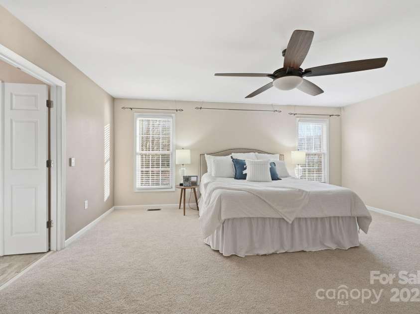 2624 Mt Isle Harbor Drive, Charlotte, NC 28214.  MLS# CAR4327624, YatesRealty ID 32381. Primary on Main