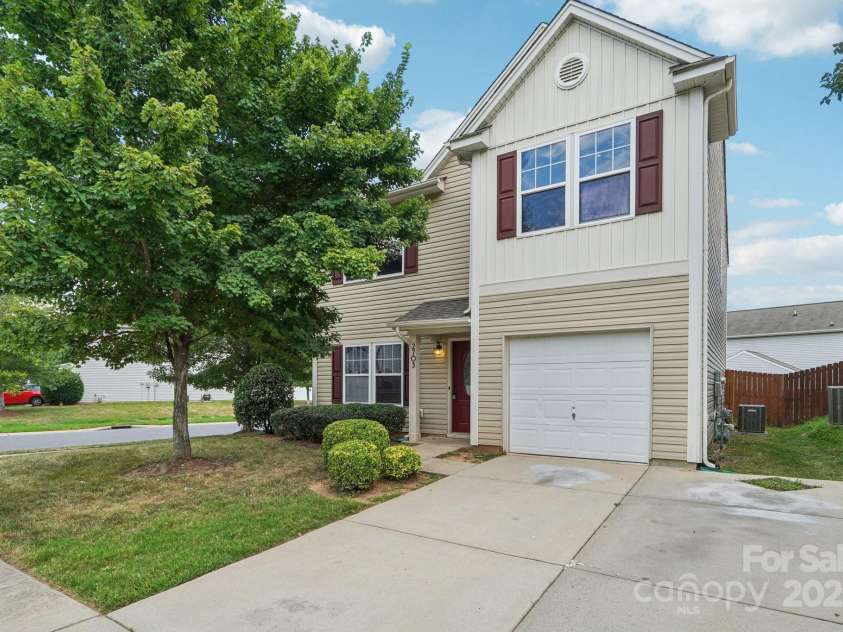 2703 Bramble Ridge Court, Charlotte, NC 28215.  MLS# CAR4285813, YatesRealty ID 32382. 