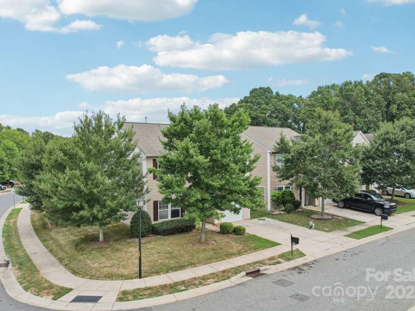2703 Bramble Ridge Court, Charlotte, NC 28215.  MLS# CAR4285813, YatesRealty ID 32382. 