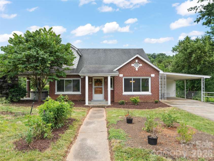 654 Ratcliff Cove Road, Waynesville, NC 28786.  MLS# CAR4396191, YatesRealty ID 32382. 
