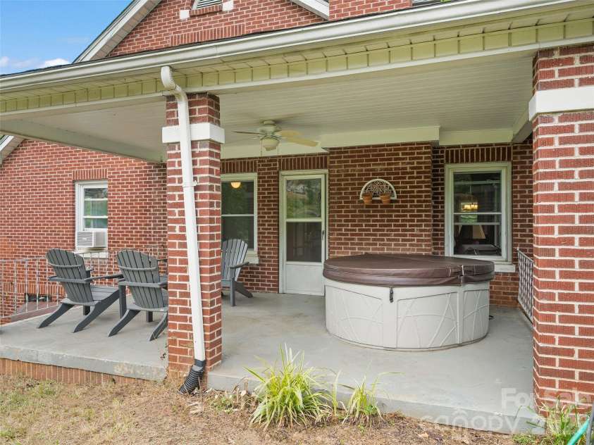 654 Ratcliff Cove Road, Waynesville, NC 28786.  MLS# CAR4396191, YatesRealty ID 32382. 