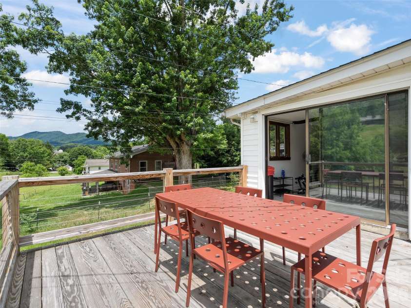 654 Ratcliff Cove Road, Waynesville, NC 28786.  MLS# CAR4396191, YatesRealty ID 32382. 