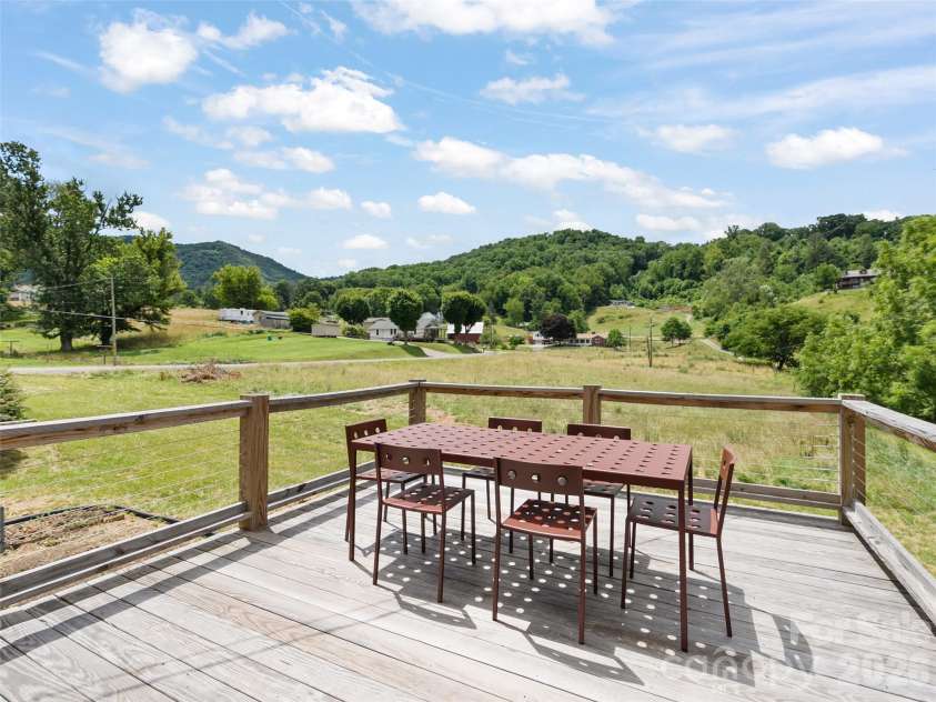 654 Ratcliff Cove Road, Waynesville, NC 28786.  MLS# CAR4396191, YatesRealty ID 32382. 