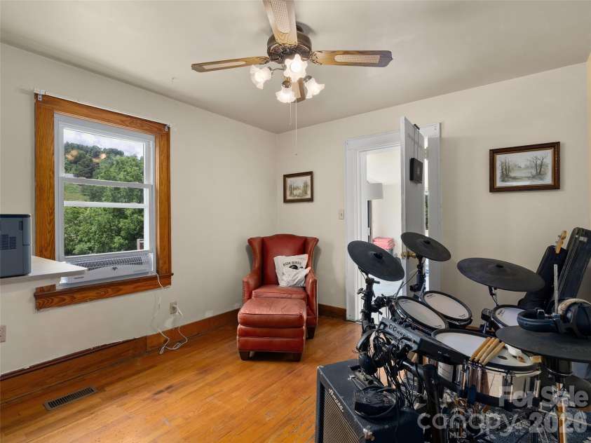 654 Ratcliff Cove Road, Waynesville, NC 28786.  MLS# CAR4396191, YatesRealty ID 32382. 