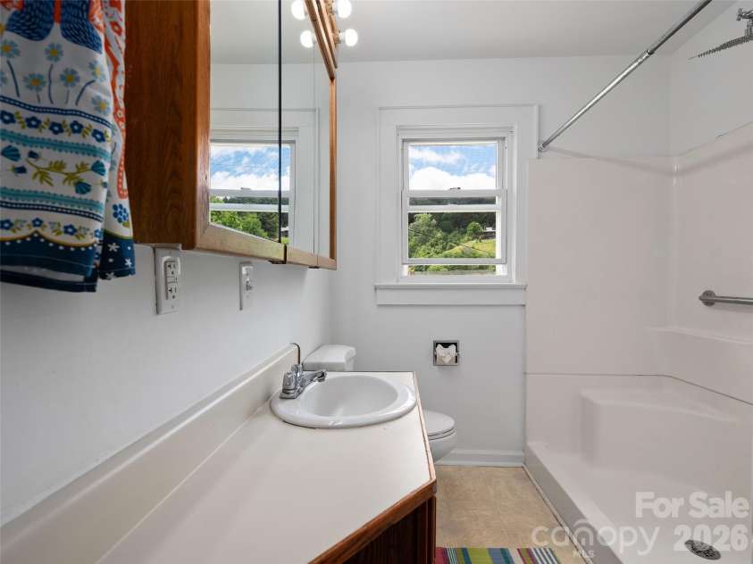 654 Ratcliff Cove Road, Waynesville, NC 28786.  MLS# CAR4396191, YatesRealty ID 32382. 