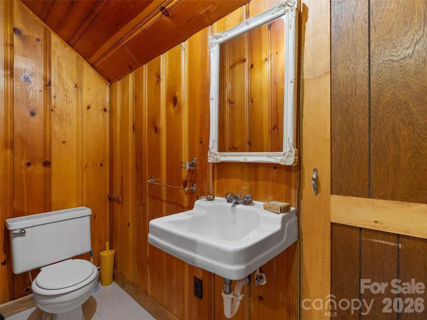 654 Ratcliff Cove Road, Waynesville, NC 28786.  MLS# CAR4396191, YatesRealty ID 32382. 
