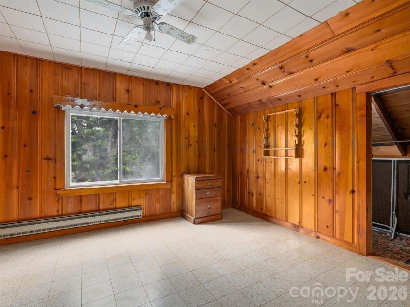 654 Ratcliff Cove Road, Waynesville, NC 28786.  MLS# CAR4396191, YatesRealty ID 32382. 
