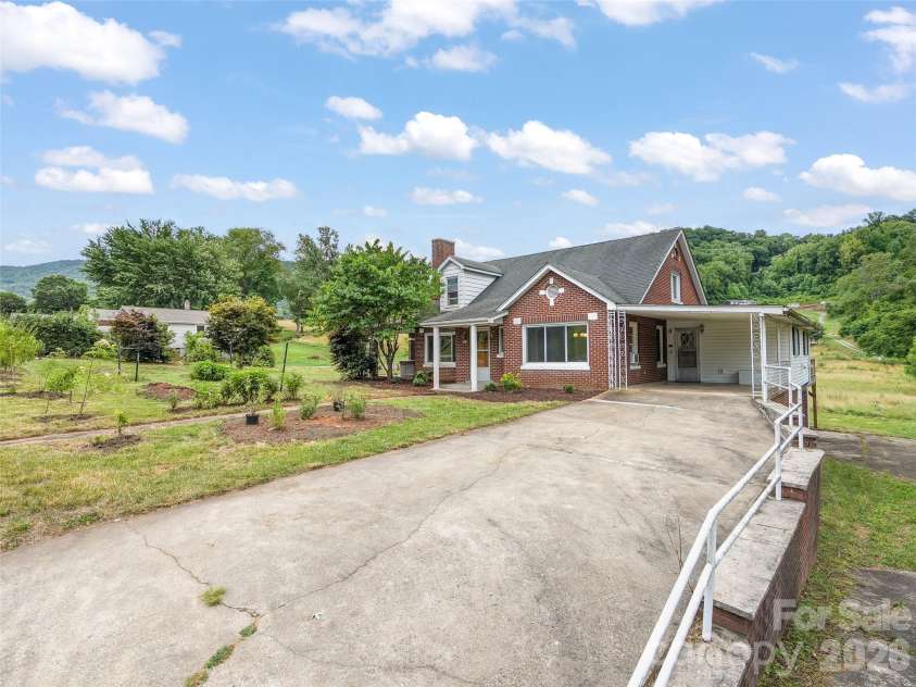 654 Ratcliff Cove Road, Waynesville, NC 28786.  MLS# CAR4396191, YatesRealty ID 32382. 