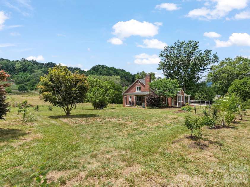 654 Ratcliff Cove Road, Waynesville, NC 28786.  MLS# CAR4396191, YatesRealty ID 32382. 