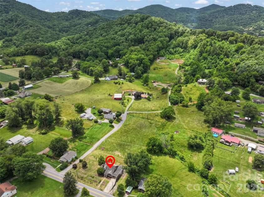 654 Ratcliff Cove Road, Waynesville, NC 28786.  MLS# CAR4396191, YatesRealty ID 32382. 