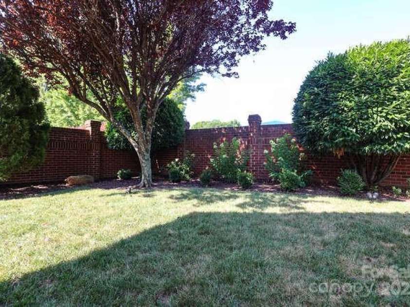 16037 Stonemont Road, Huntersville, NC 28078.  MLS# CAR4279045, YatesRealty ID 32385. 