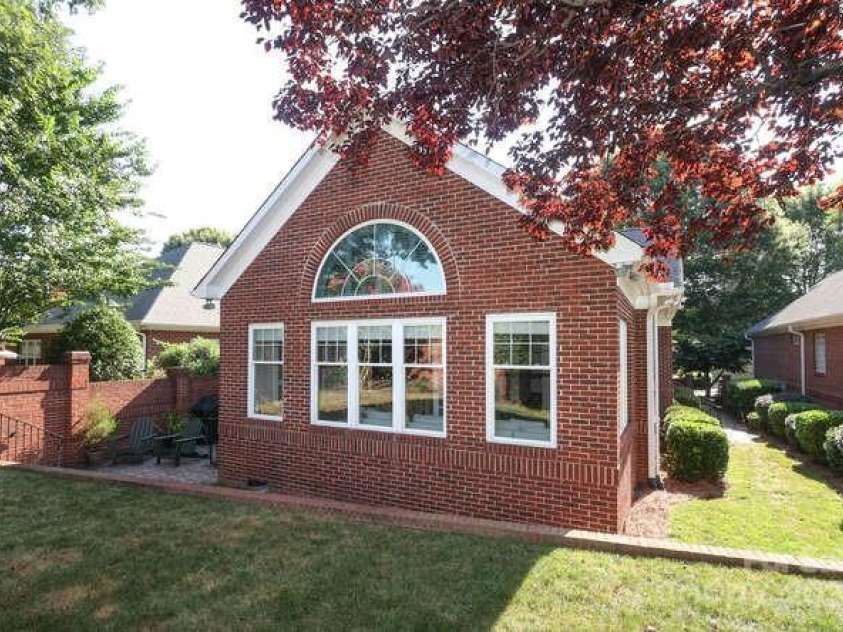 16037 Stonemont Road, Huntersville, NC 28078.  MLS# CAR4279045, YatesRealty ID 32385. 