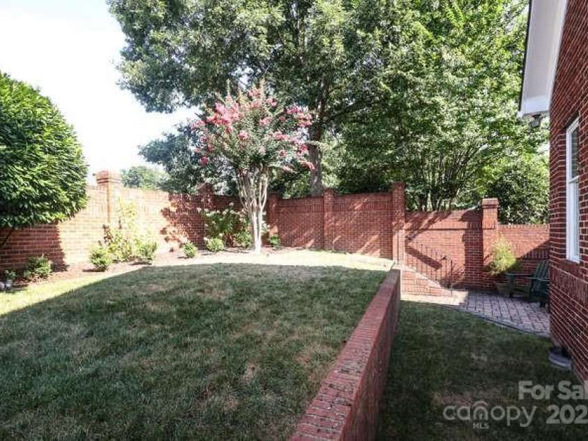 16037 Stonemont Road, Huntersville, NC 28078.  MLS# CAR4279045, YatesRealty ID 32385. 