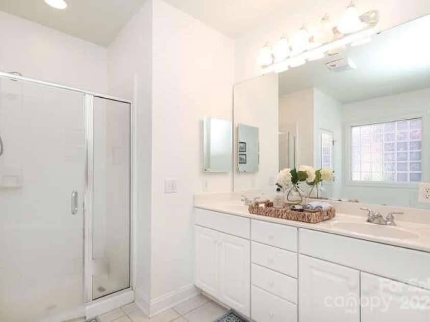 16037 Stonemont Road, Huntersville, NC 28078.  MLS# CAR4279045, YatesRealty ID 32385. Primary Bath
