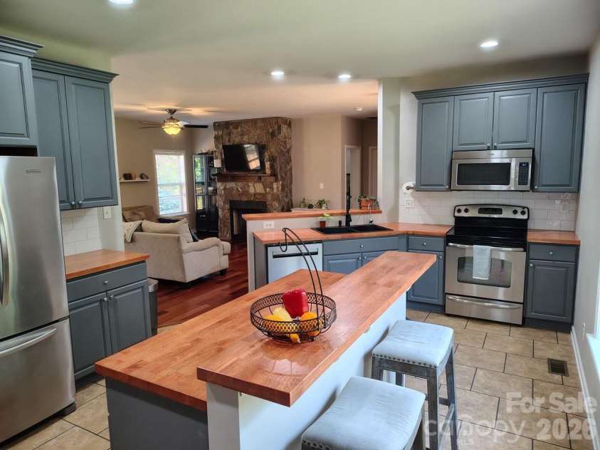 6673 Forney Hill Road, Denver, NC 28037.  MLS# CAR4382678, YatesRealty ID 32385. Amazing Kitchen with recent updates!