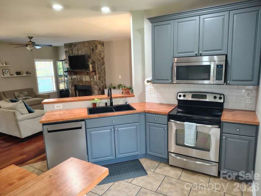 6673 Forney Hill Road, Denver, NC 28037.  MLS# CAR4382678, YatesRealty ID 32385. Amzing Kitchen- recently Updated!