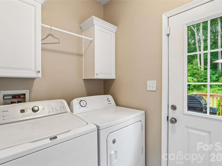 6673 Forney Hill Road, Denver, NC 28037.  MLS# CAR4382678, YatesRealty ID 32385. Convenient Mud Room/Laundry