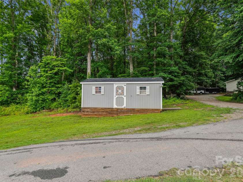 6673 Forney Hill Road, Denver, NC 28037.  MLS# CAR4382678, YatesRealty ID 32385. Large 20x10 Building!