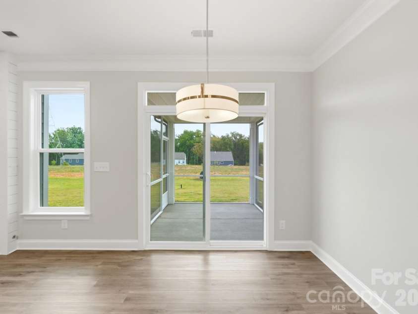 15216 First Broad Drive, Huntersville, NC 28078.  MLS# CAR4342685, YatesRealty ID 32386. Breakfast Area