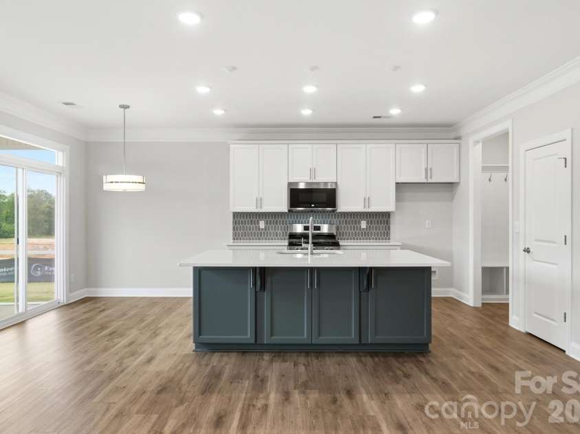 15216 First Broad Drive, Huntersville, NC 28078.  MLS# CAR4342685, YatesRealty ID 32386. Kitchen