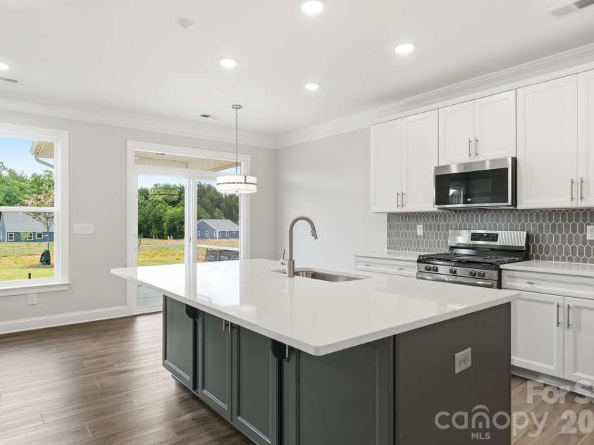 15216 First Broad Drive, Huntersville, NC 28078.  MLS# CAR4342685, YatesRealty ID 32386. Kitchen