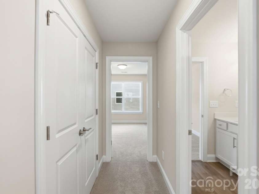 15216 First Broad Drive, Huntersville, NC 28078.  MLS# CAR4342685, YatesRealty ID 32386. Upper level hallway