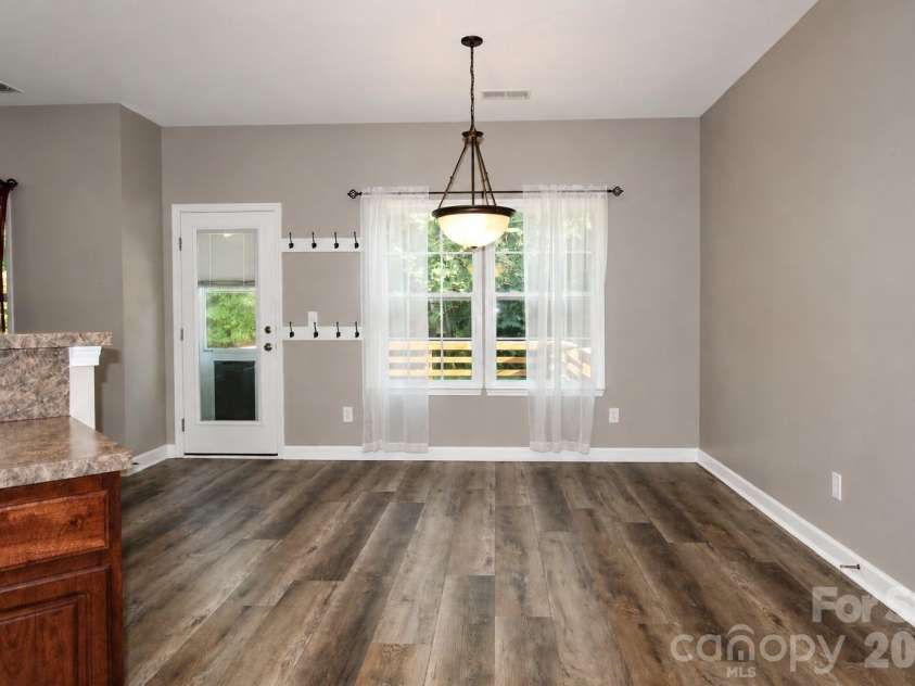 1034 Arrowhead Drive, Concord, NC 28025.  MLS# CAR4394849, YatesRealty ID 32388. Breakfast area