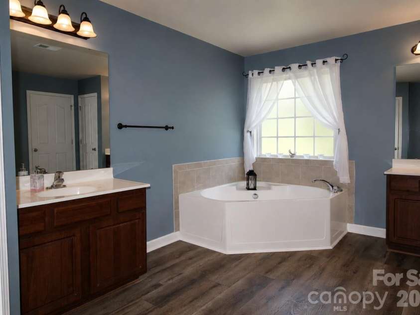 1034 Arrowhead Drive, Concord, NC 28025.  MLS# CAR4394849, YatesRealty ID 32388. Primary bathroom