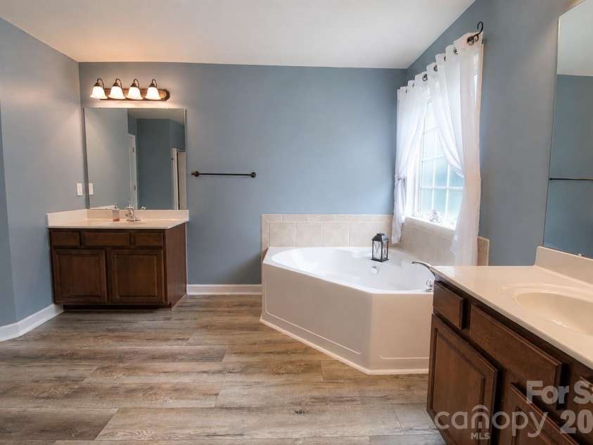 1034 Arrowhead Drive, Concord, NC 28025.  MLS# CAR4394849, YatesRealty ID 32388. Primary bathroom