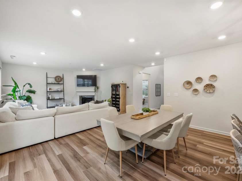 15113 Autumn Sage Drive, Charlotte, NC 28278.  MLS# CAR4288918, YatesRealty ID 32389. Dining Space