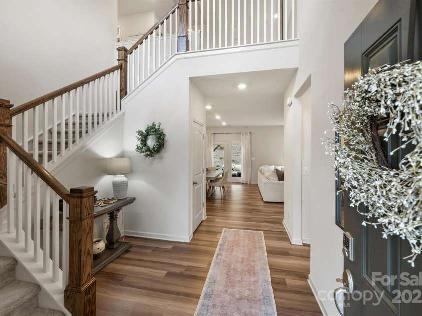 15113 Autumn Sage Drive, Charlotte, NC 28278.  MLS# CAR4288918, YatesRealty ID 32389. Foyer