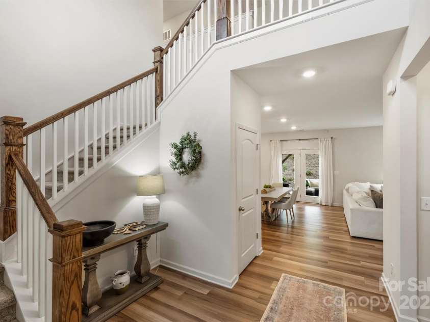 15113 Autumn Sage Drive, Charlotte, NC 28278.  MLS# CAR4288918, YatesRealty ID 32389. Foyer